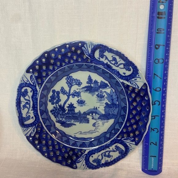 Antique Blue White Reticulated 9-1/2" DINNER PLATES Decor (2) Birds, Landscape - Picture 4 of 7